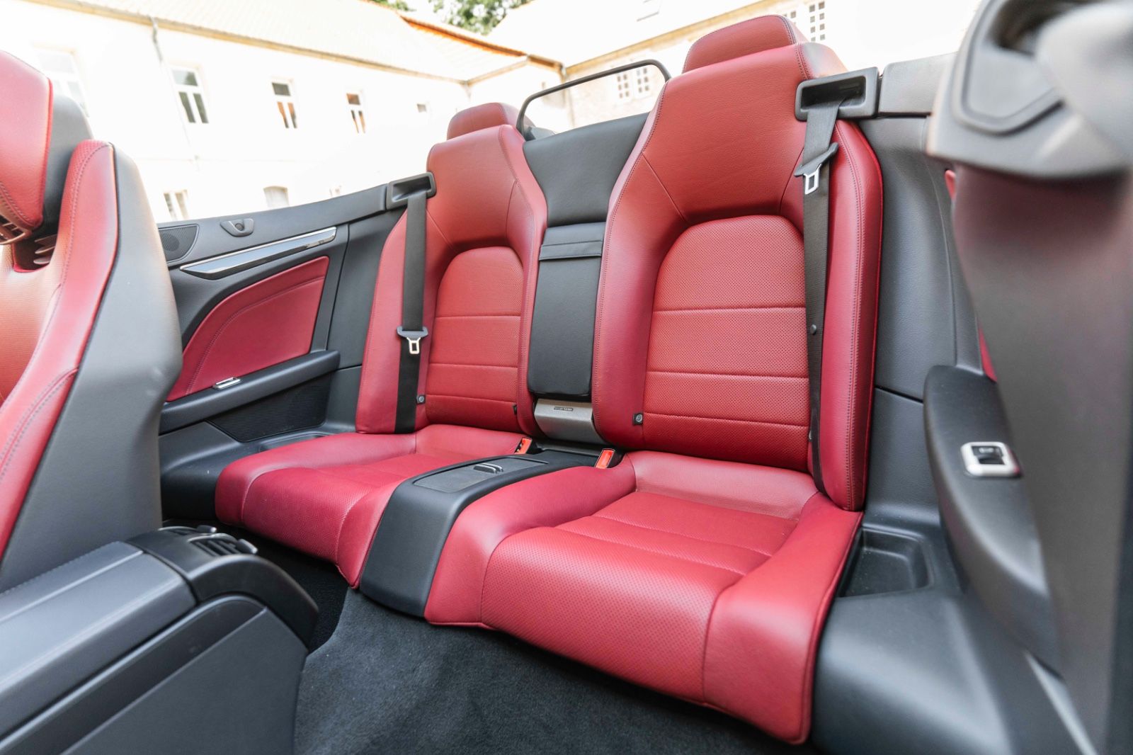 Fahrzeugabbildung Mercedes-Benz E 550 Cabriolet AMG-LINE ACC H&K LED KAM TOTW