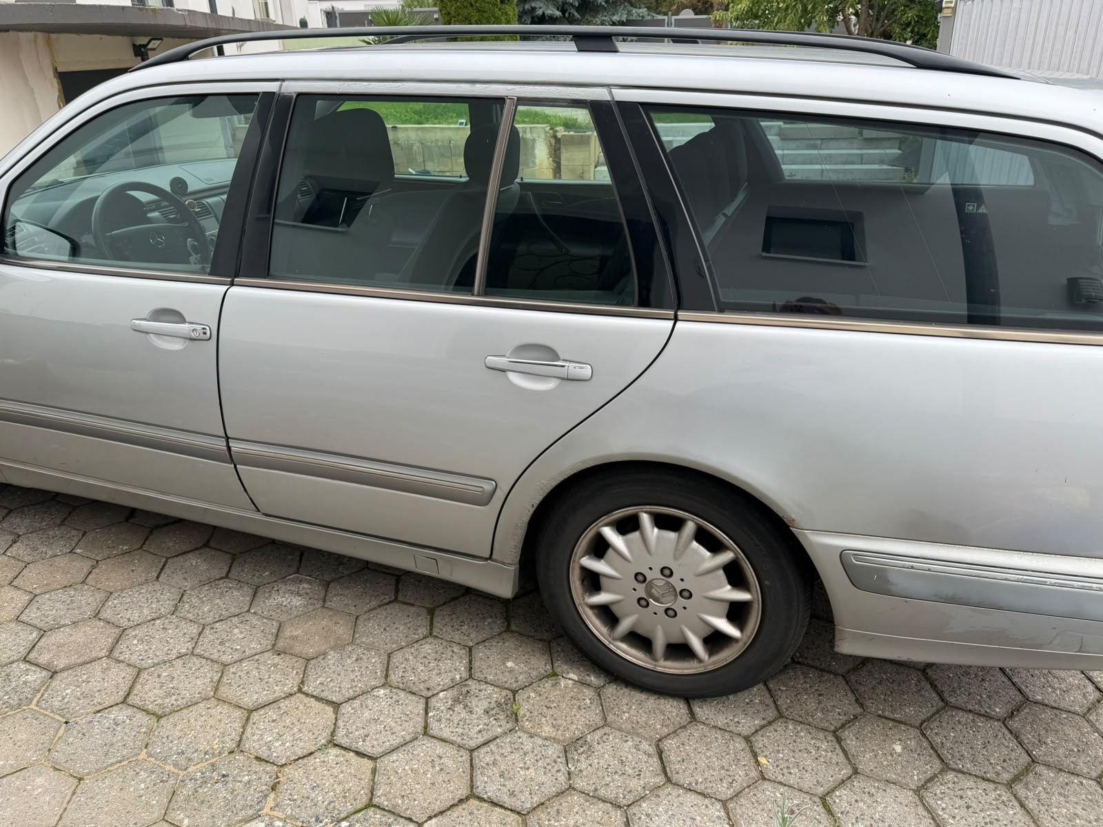 Mercedes-Benz E 200