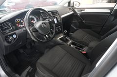 Fahrzeugabbildung Volkswagen Golf VII VARI. 1.4 TSI CUP NAVI/XENON/SHZ/TEMP.