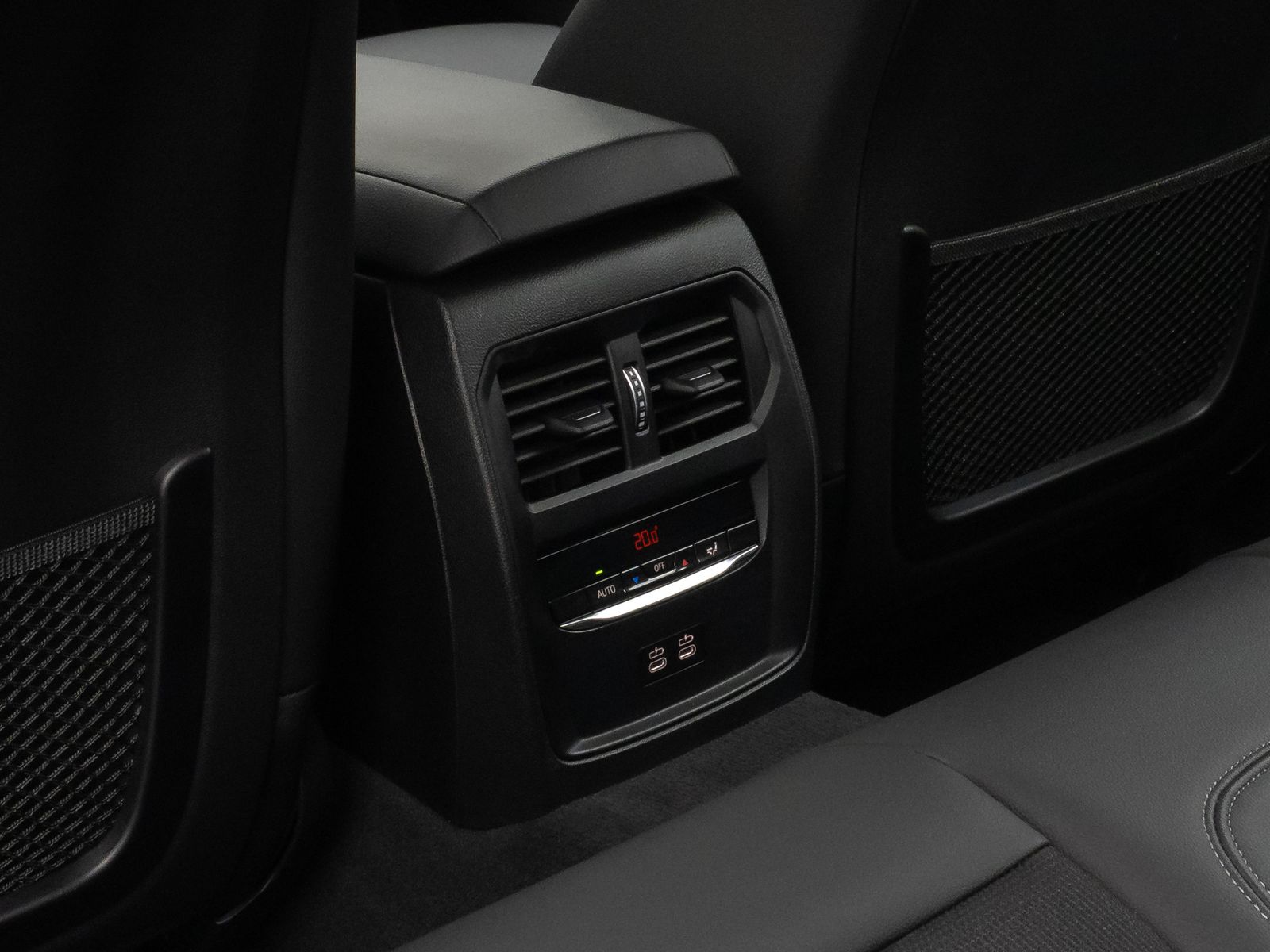 Fahrzeugabbildung BMW 320d Kamera DAB HUD Lenkradheizung Alarm Sport