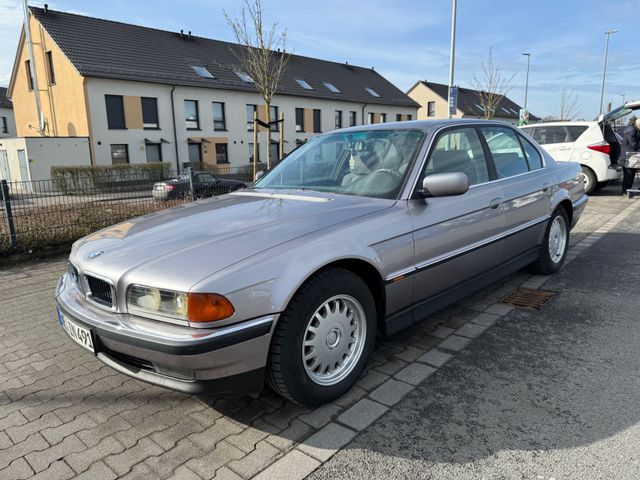 BMW 730 V8,E38,Autom.*Klima*AHK*SSD*Temp.*3.Hd*Top*