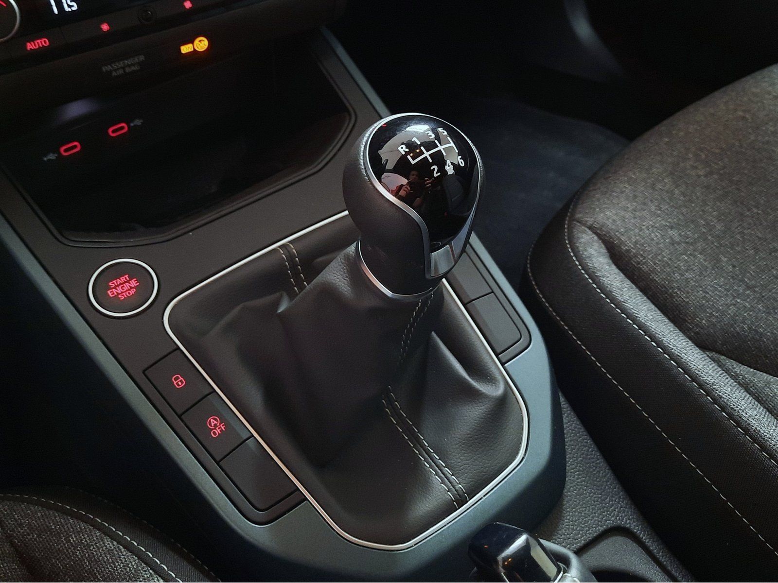 Fahrzeugabbildung SEAT Arona Xperience TSI *Navi*LED*Sitzhzg*Einparkh*