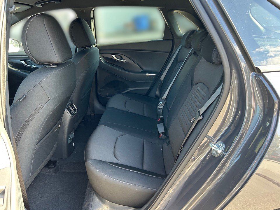 Fahrzeugabbildung Hyundai i30 (MY25) 1.0T AT ADVANTAGE NAV+SHZ+CARPLAY+LED