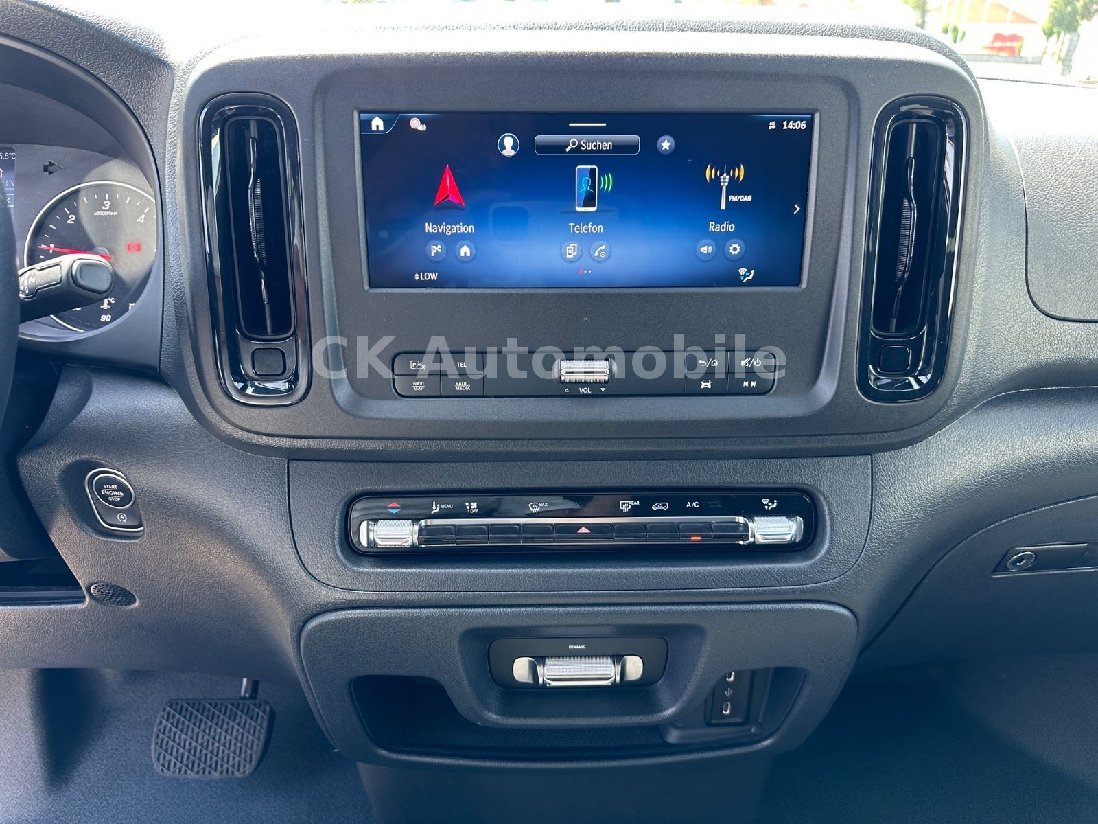 Fahrzeugabbildung Mercedes-Benz Vito Tourer 119 PRO lang/9 Sitze/Navi/LED/Kamera
