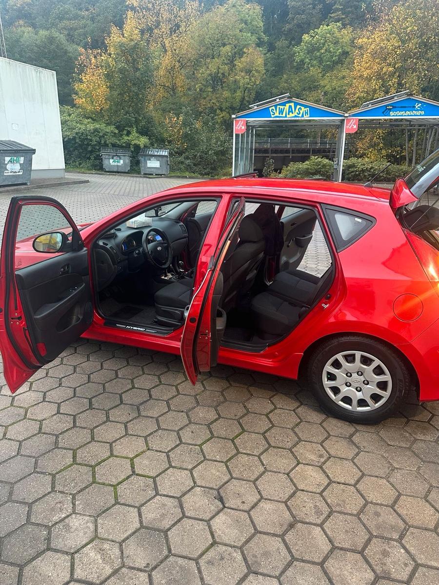 Hyundai i30 2010 — photo 9