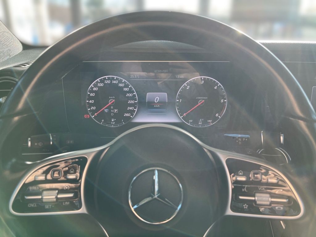 Fahrzeugabbildung Mercedes-Benz E 220 d Avantg. Totwi. Comand LED Widescreen