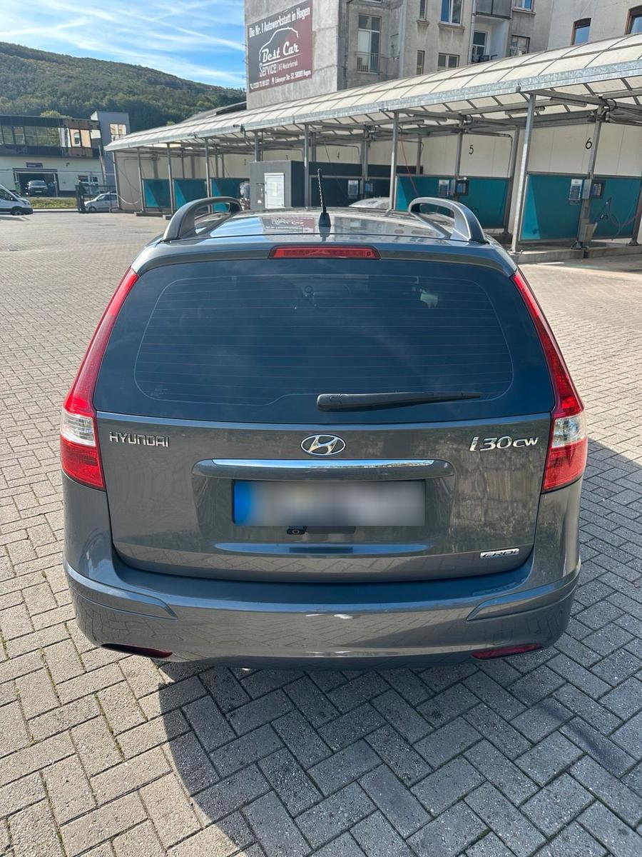 Hyundai i30 2011 — photo 8