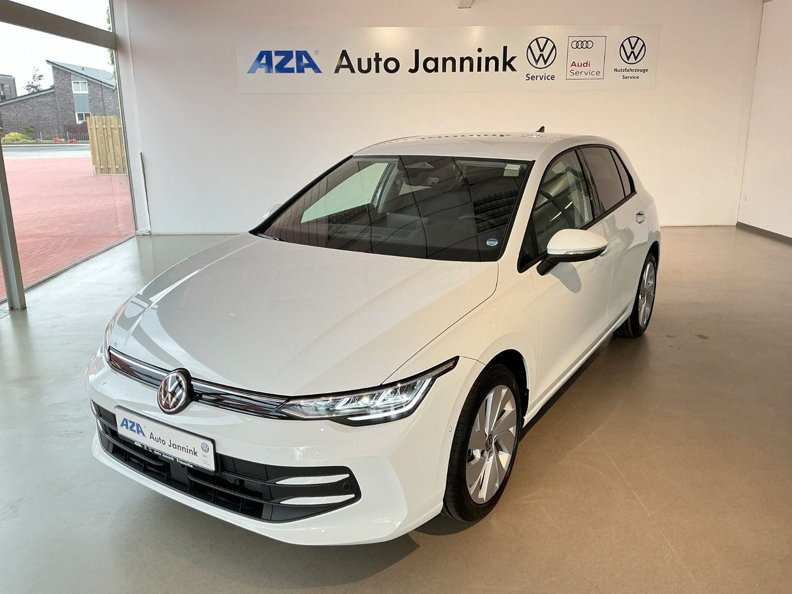 Volkswagen Golf - 1