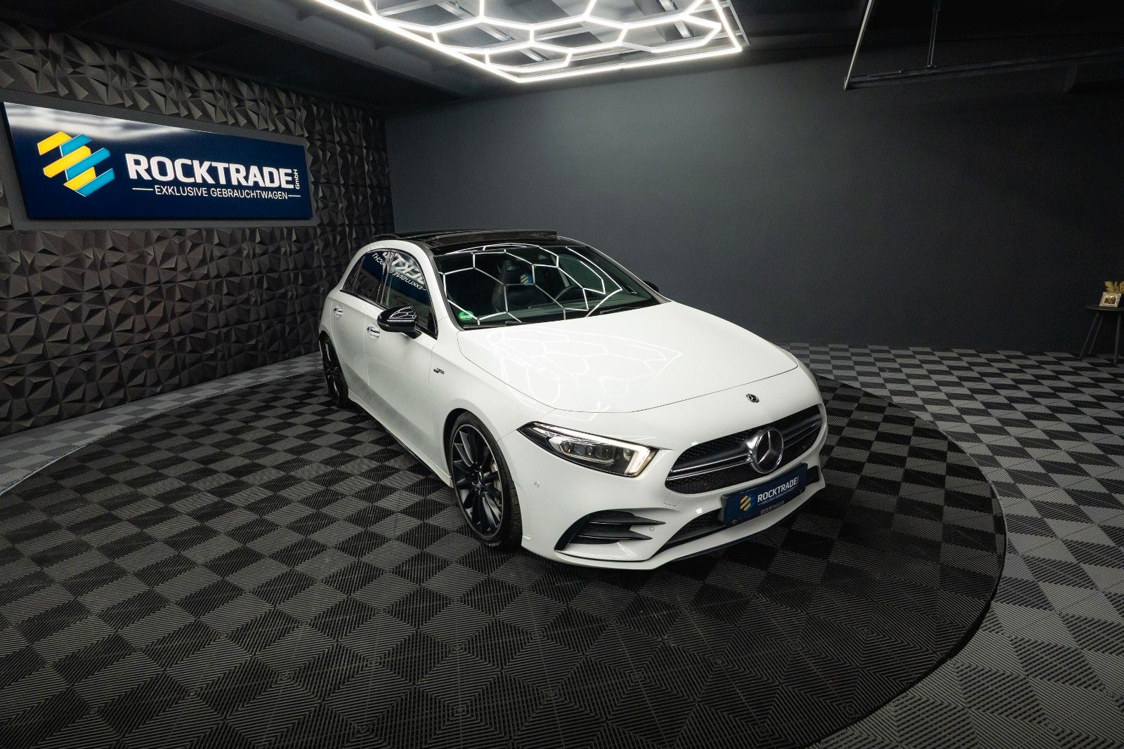 Fahrzeugabbildung Mercedes-Benz A 35 AMG 4Matic Night-Paket *Pano*LED*ACC*DAB*