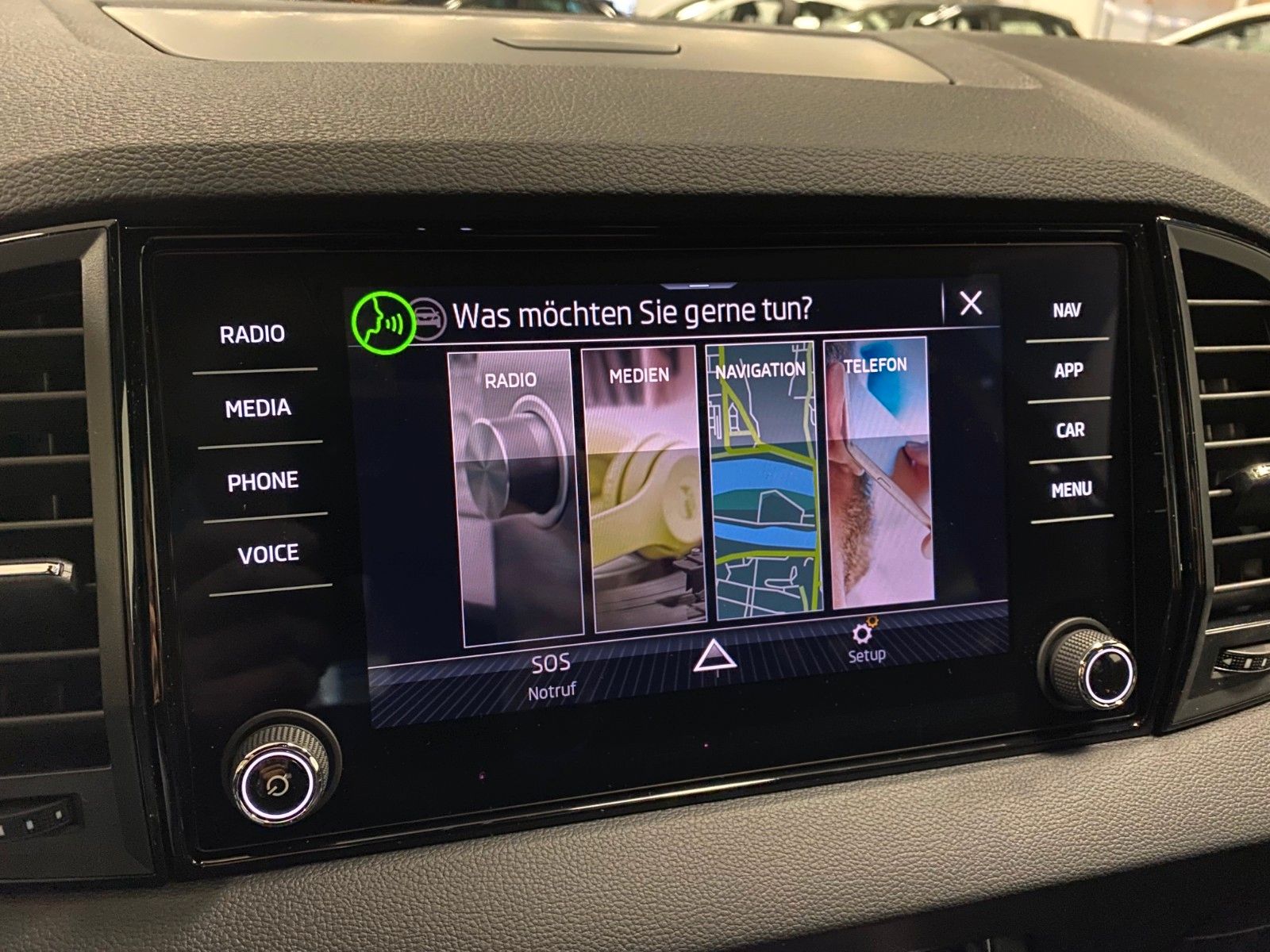 Fahrzeugabbildung SKODA Karoq 2.0l TDI DSG 4x4 SPORTLINE+AHK-SCHWENKBAR