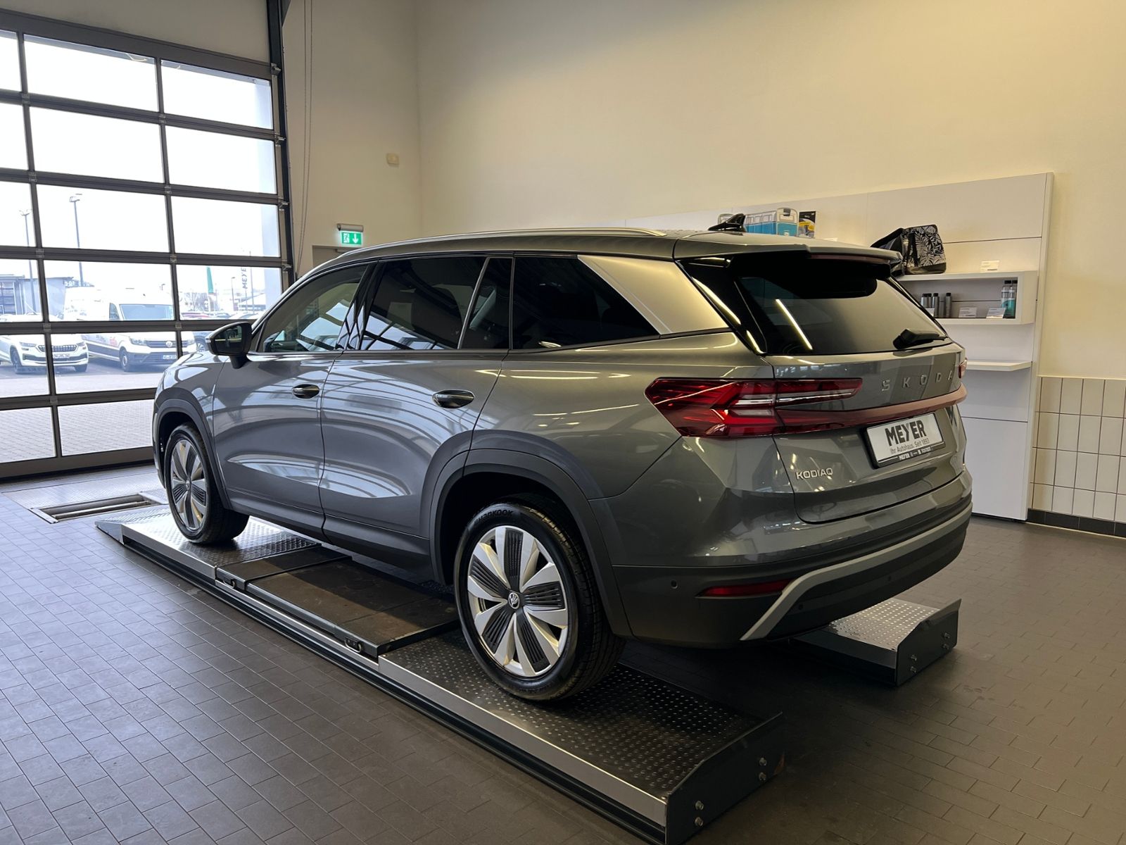 Fahrzeugabbildung SKODA Kodiaq Selection 2.0 TDI DSG *AHK, 7 Sitze, Pano