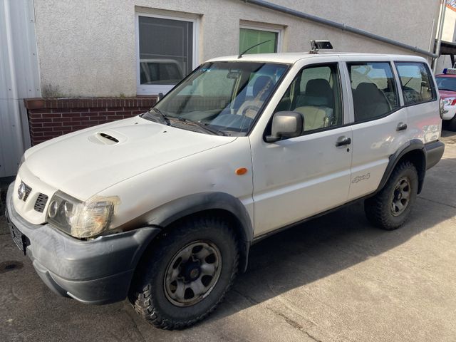 Nissan Terrano 2,7 TD Intercooler Outdoor