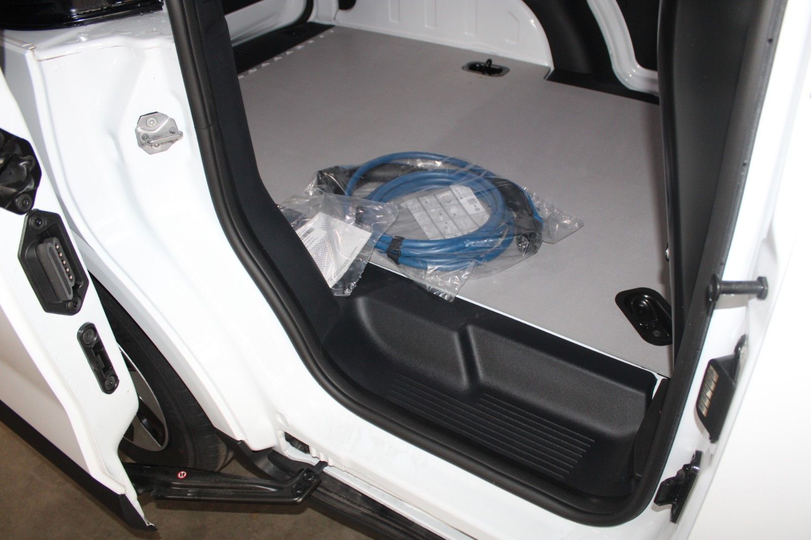 Fahrzeugabbildung Ford Transit Courier BEV TREND Klima Winter Fahrerass