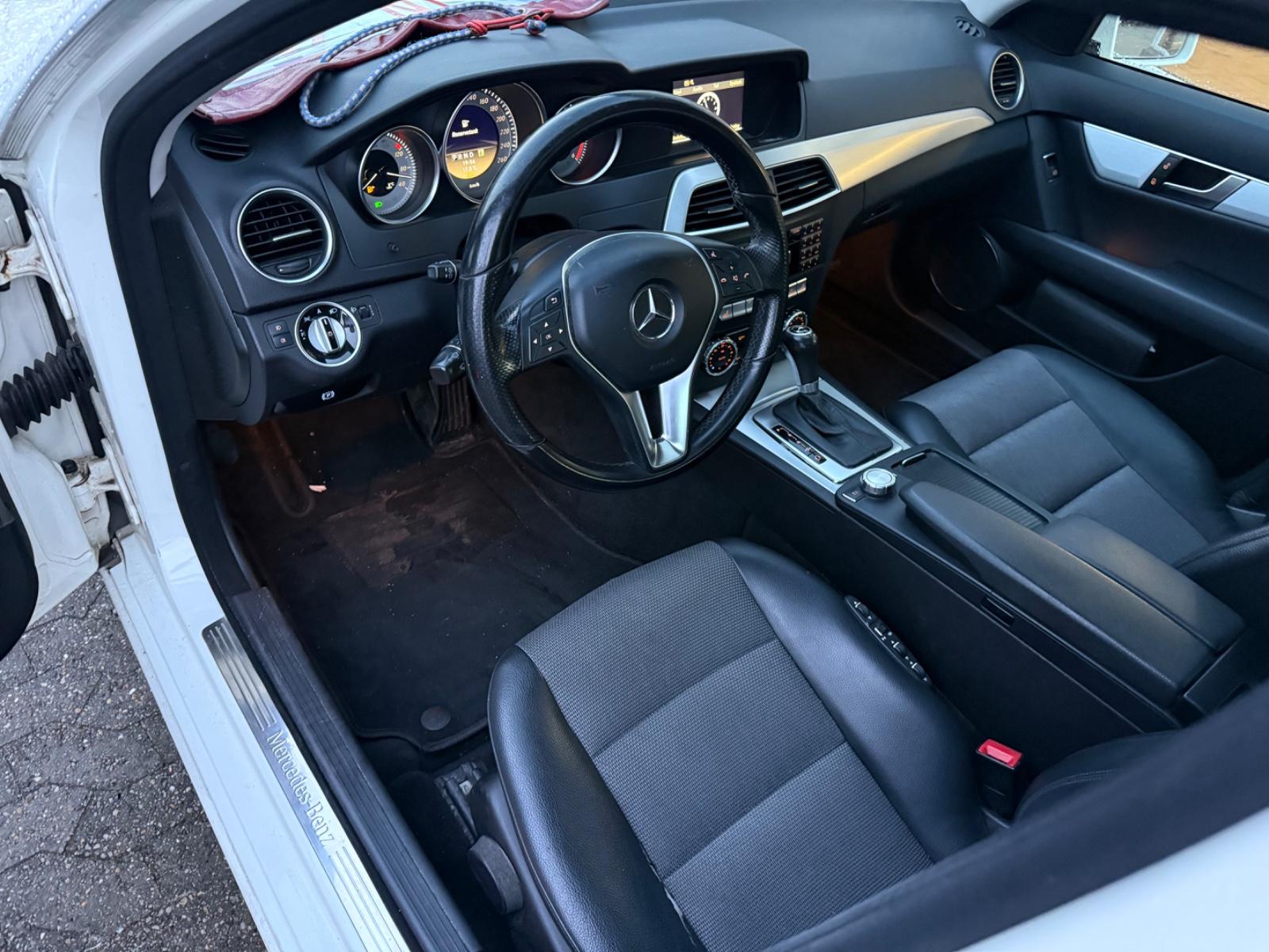 Mercedes-Benz C220 2011 — photo 16