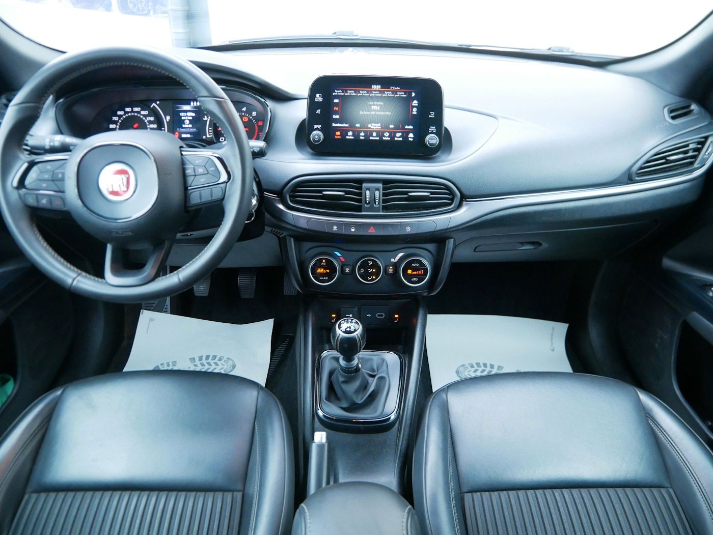 Fahrzeugabbildung Fiat Tipo Kombi 1.4 T-Jet S-Design Kamera NAVI SHZ AL