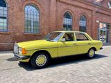 Mercedes-Benz 230 - Mercedes-Benz 230 in Essen