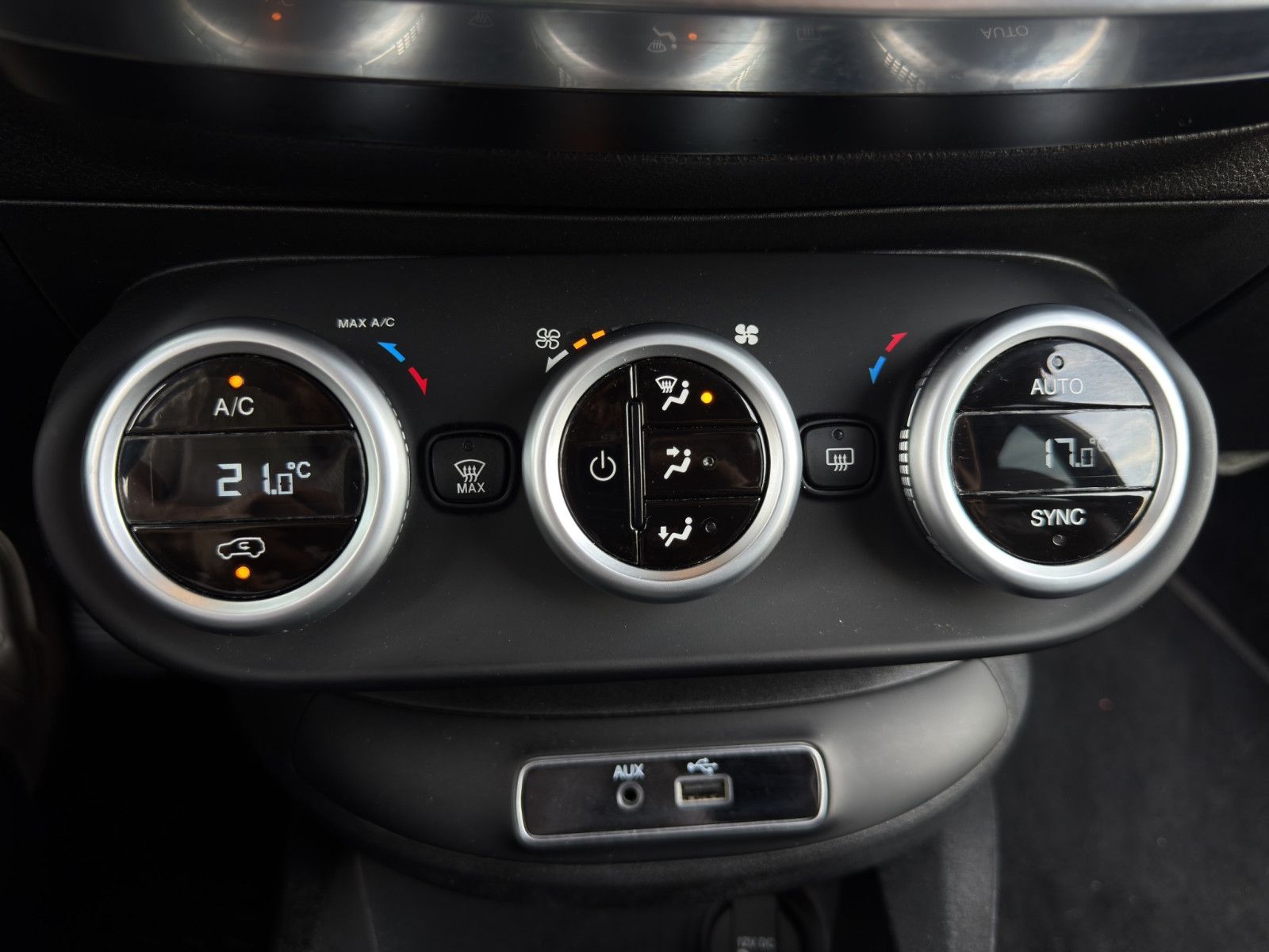 Fahrzeugabbildung Fiat 500X Lounge Tempo*Bi-Xen*2-Zo.-Klimaauto*Keyless