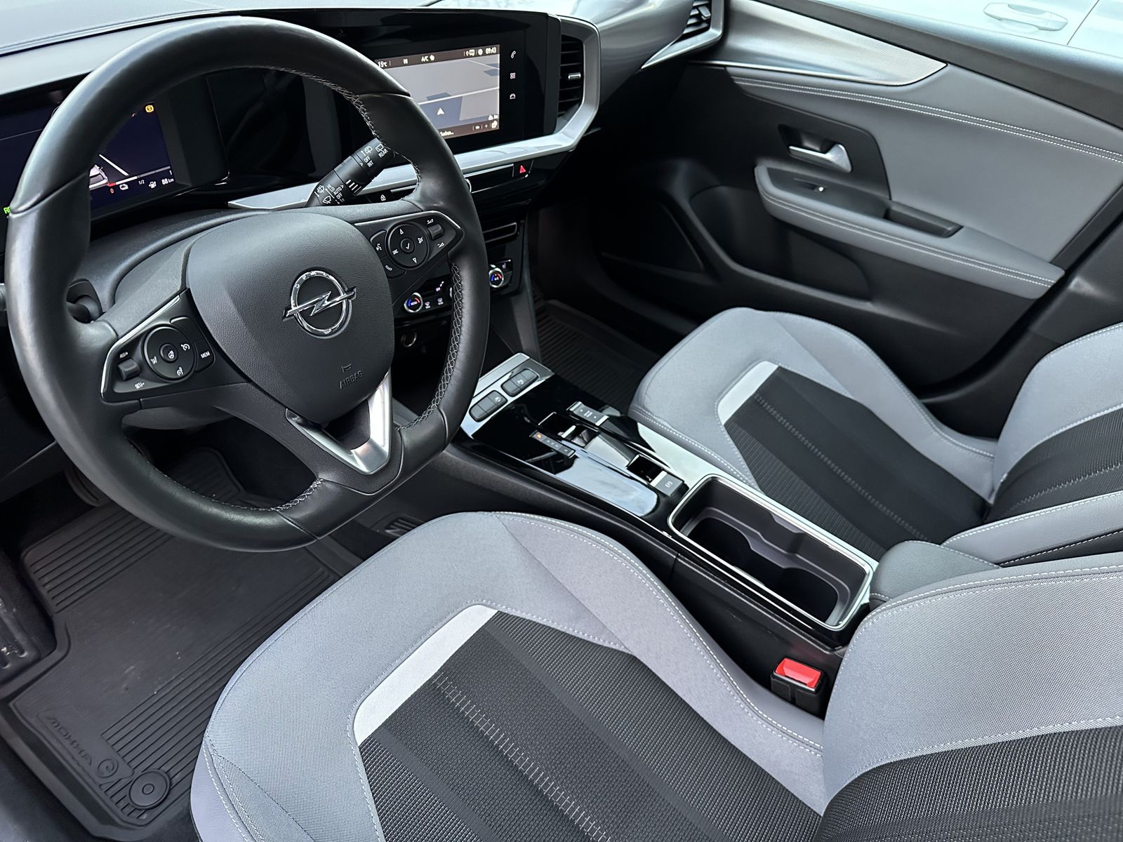 Fahrzeugabbildung Opel Mokka-e Elegance NAV+LED+ACC+SPUR+KAMERA+DAB+SHZ