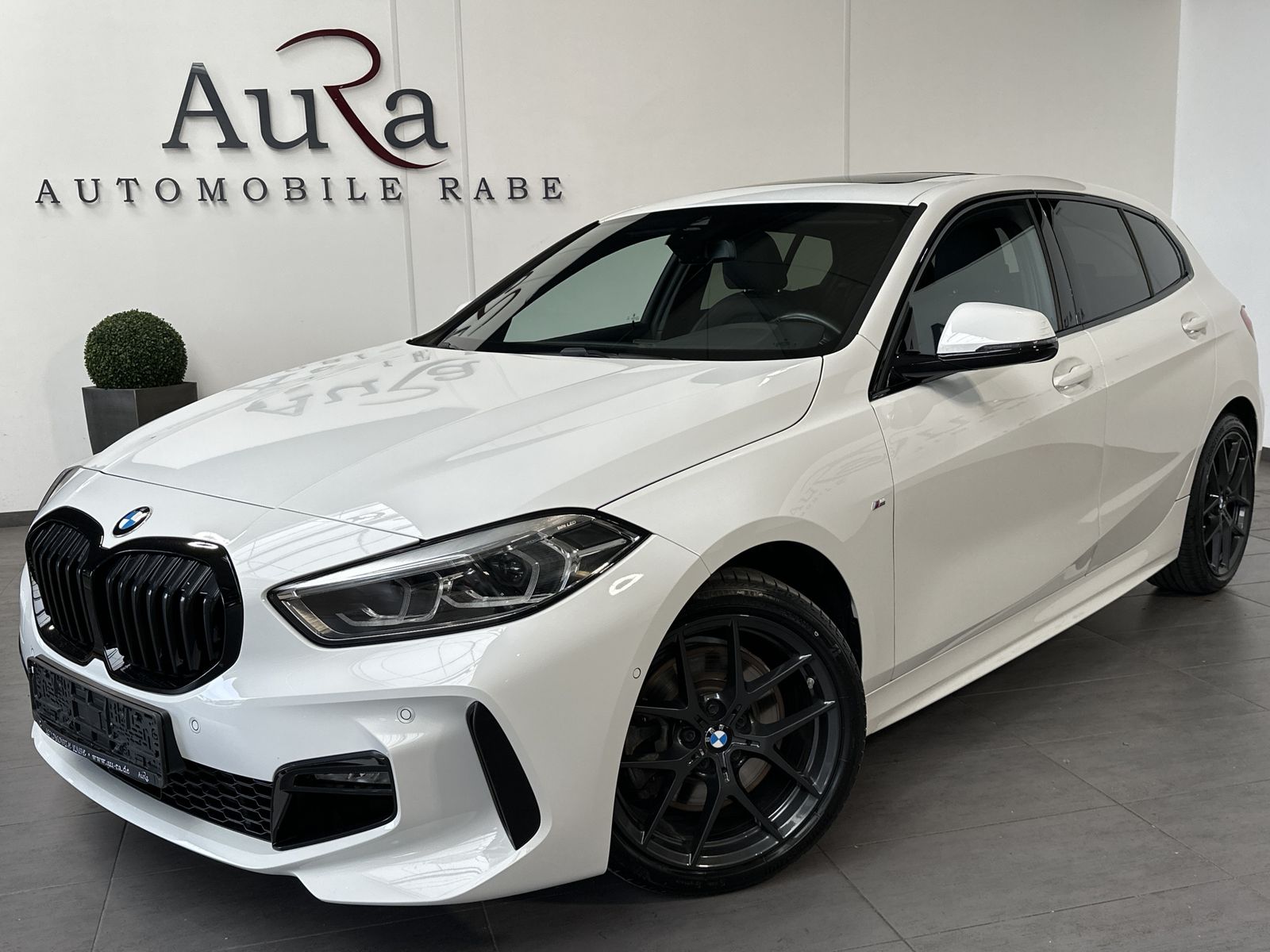 BMW 120i M-Sport NAV+LED+PANORAMA+SHZ+VCOCK+PARKASS