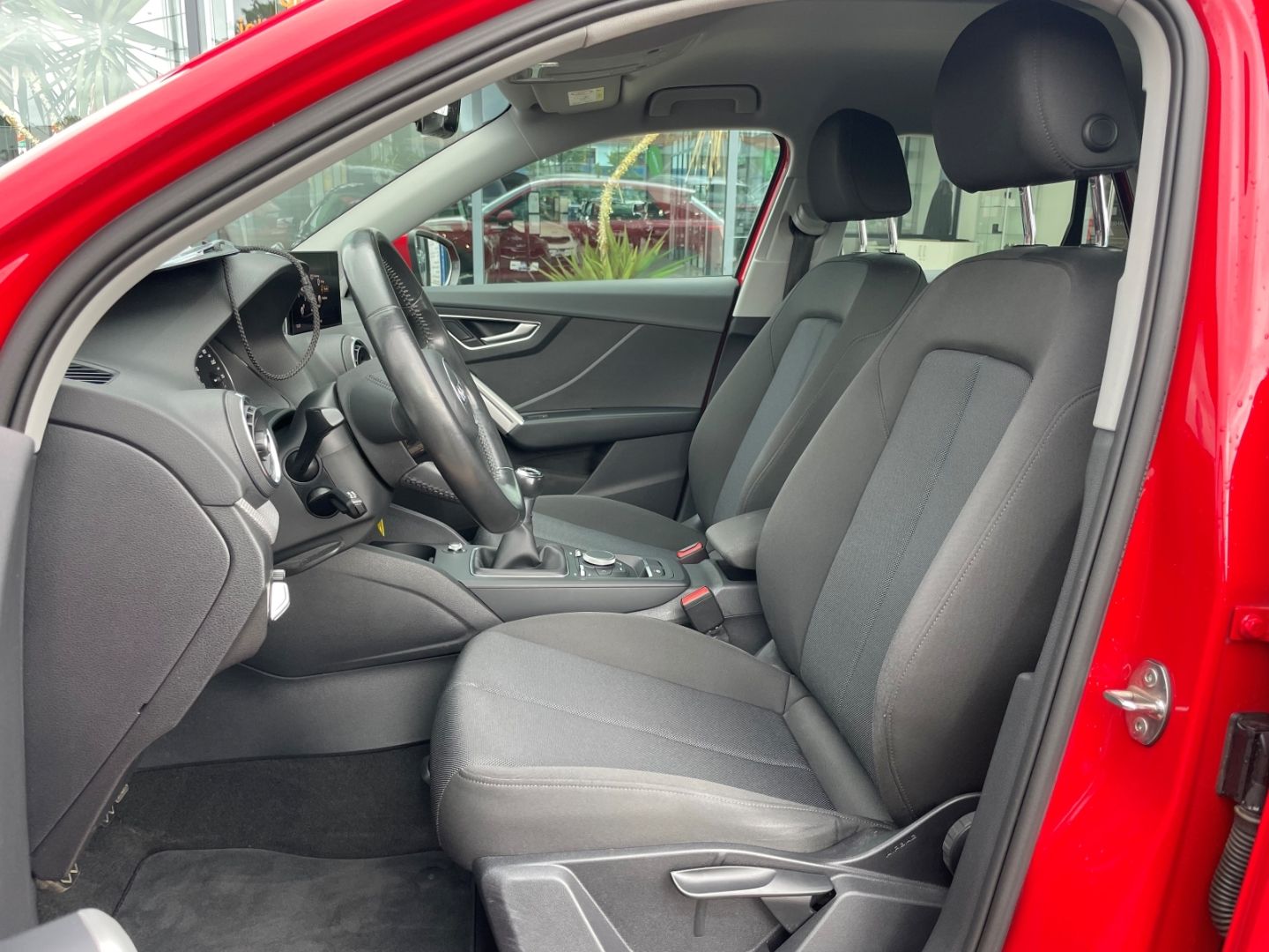 Fahrzeugabbildung Audi Q2 basis ultra Klima Müdigkeitswarner SHZ PDC