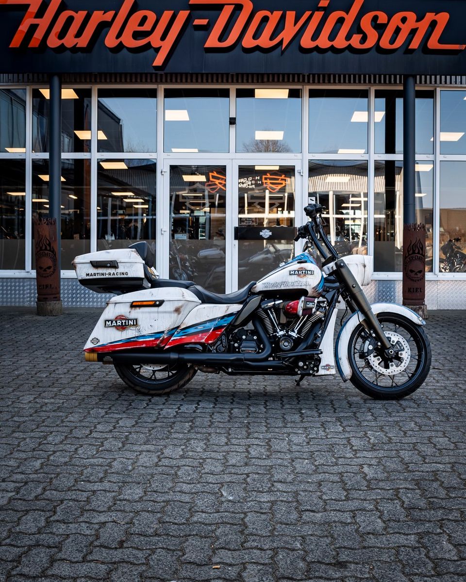 Fahrzeugabbildung Harley-Davidson ROAD KING SPECIAL 114 FLHRXS - MARTINI-RACING