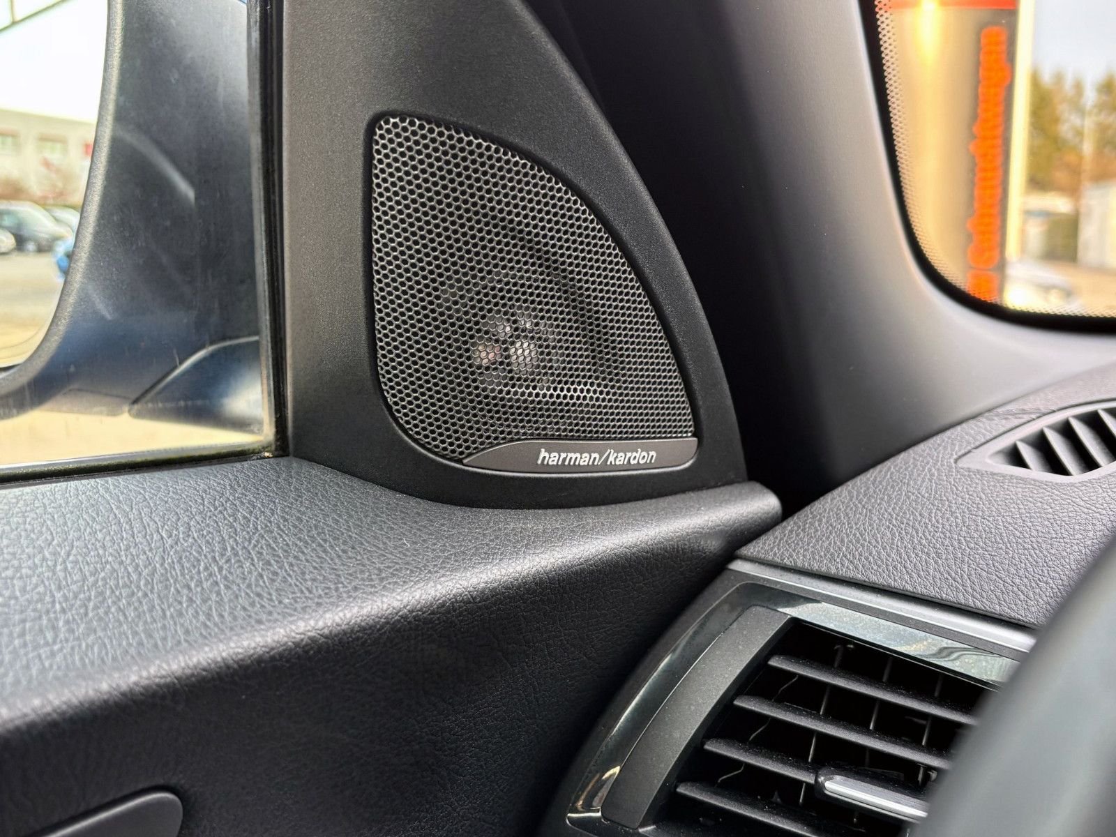 Fahrzeugabbildung BMW 218i Cabrio M-Sport LED PDC SHZ NAV H&K BT LHZ