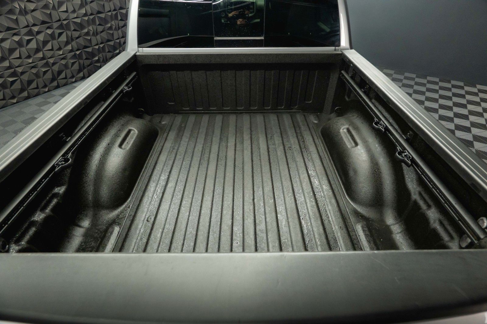 Fahrzeugabbildung Dodge RAM 5.7 V8 HEMI 4x4 OFFROAD Night-Paket *LED*