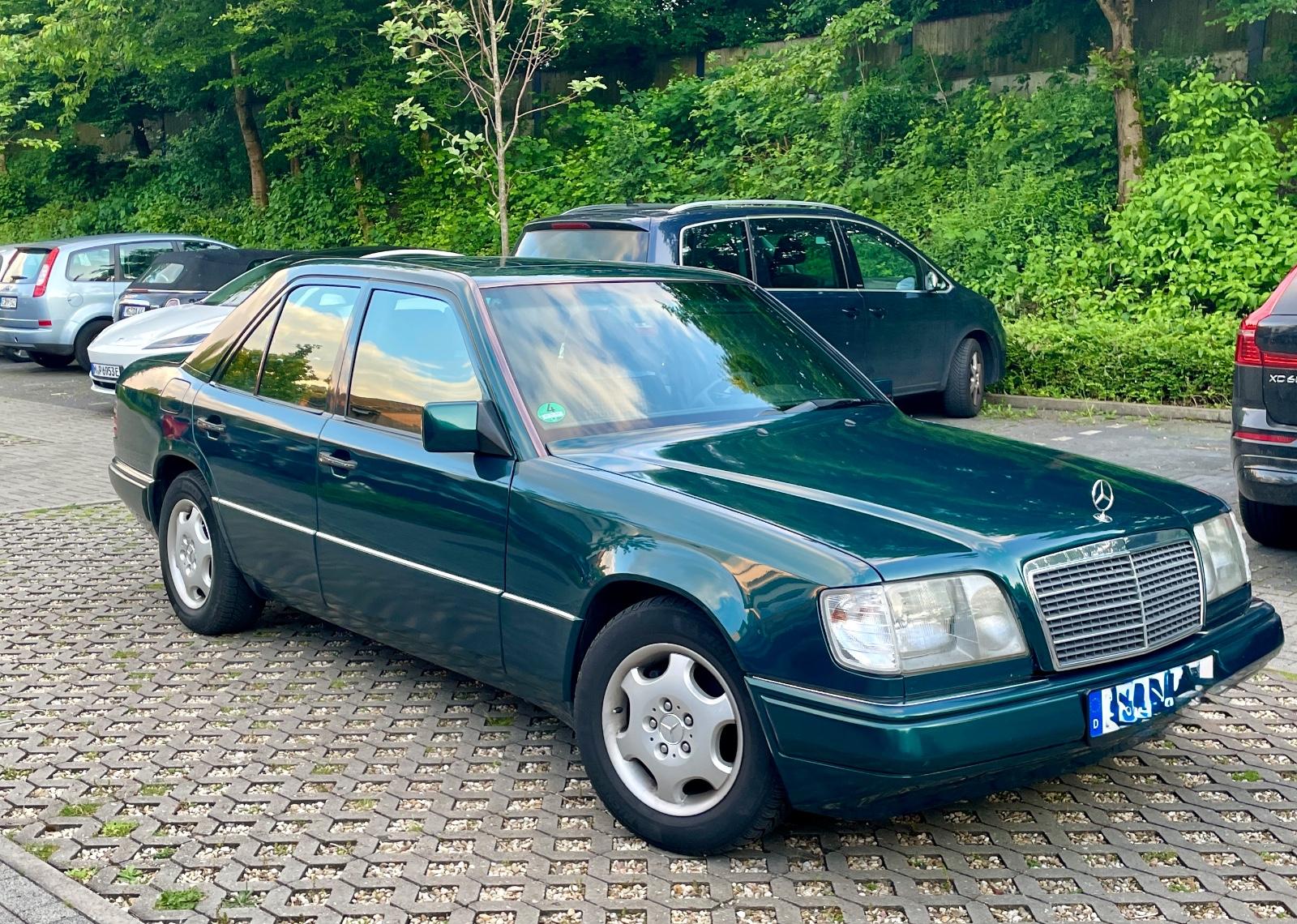 Mercedes-Benz E 200 aufwändig teilrestauriert - Herbstrabatt