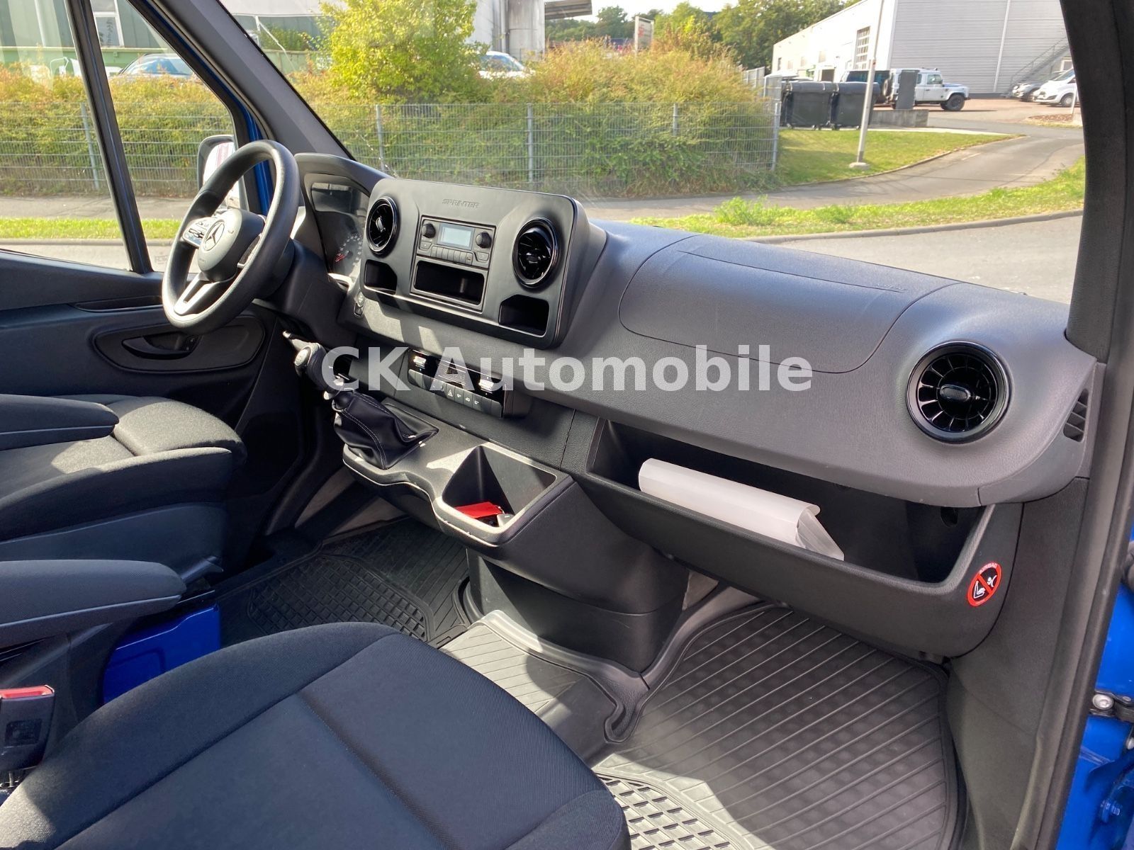 Fahrzeugabbildung Mercedes-Benz Sprinter III Tourer 214 RWD L2 /9 Sitze/Klima