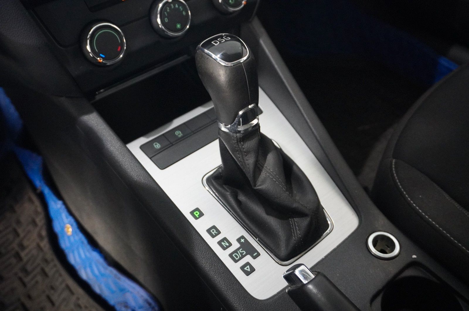 Fahrzeugabbildung SKODA Octavia Combi 1.5 TSI AMBITION 7-DSG LED/SHZ/AHK