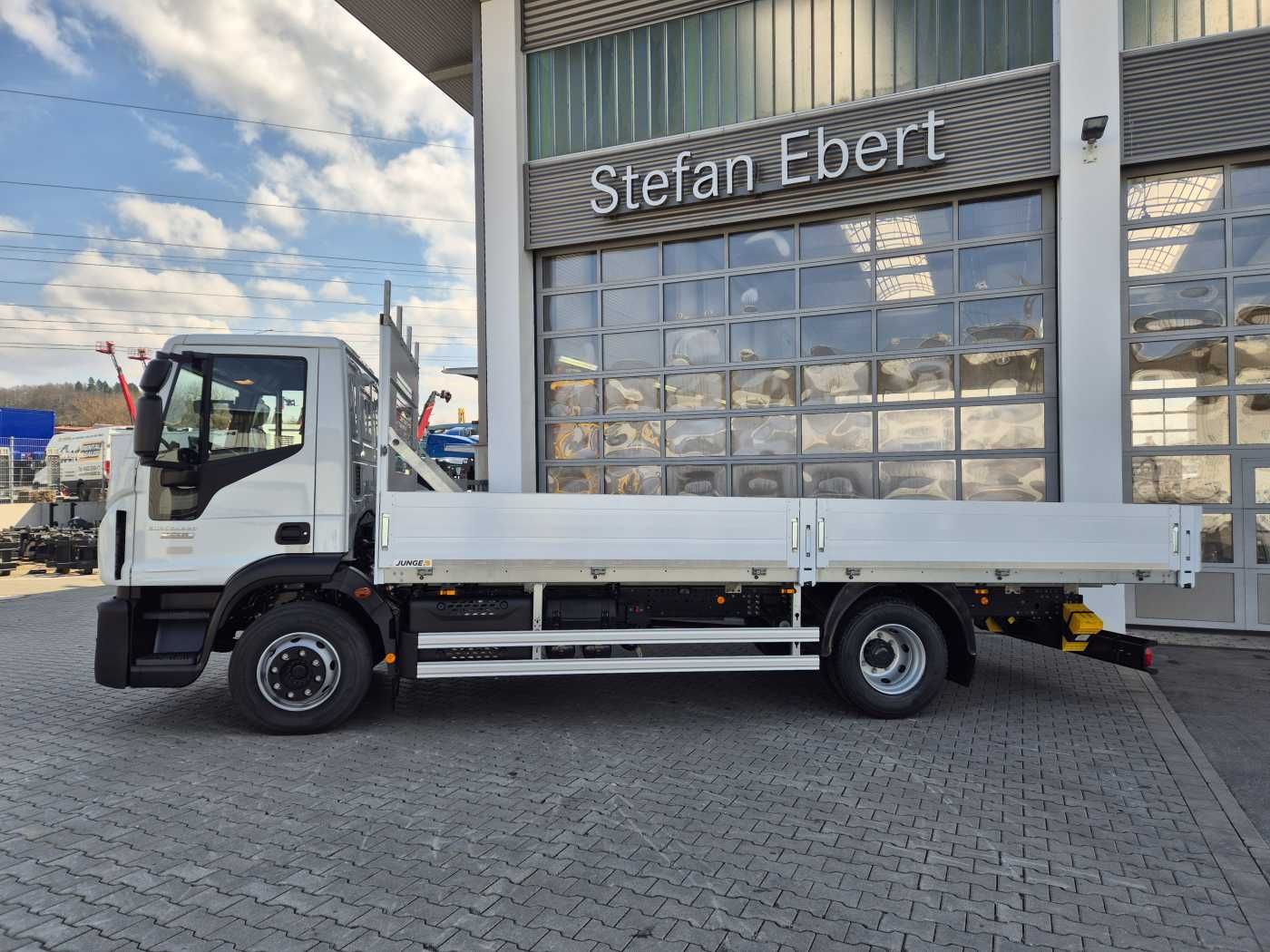 Fahrzeugabbildung Iveco Eurocargo ML140E25/P 4x2 ACC 4x vorhanden