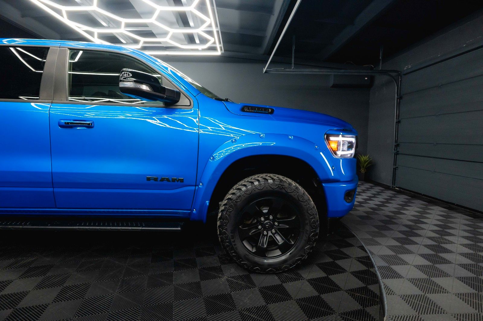 Fahrzeugabbildung Dodge RAM 5.7 V8 HEMI 4x4 LARAMIE Offroad Night LED