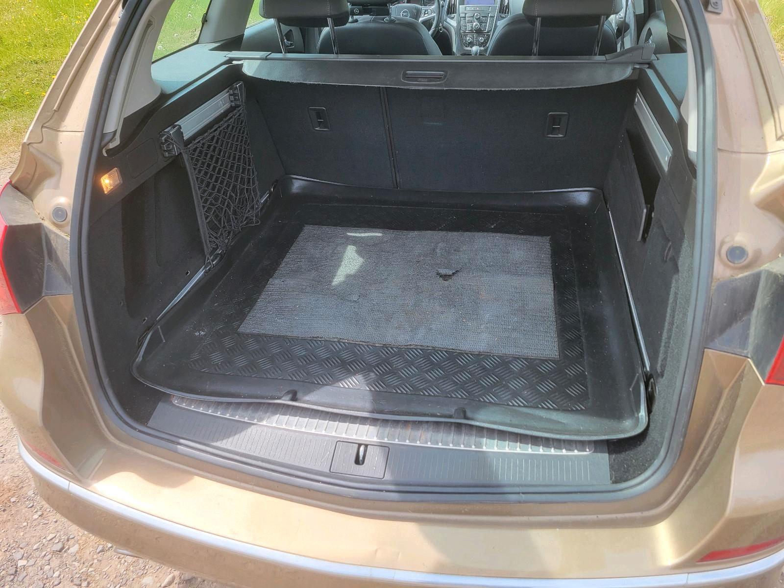 Opel Astra 2014 — photo 7