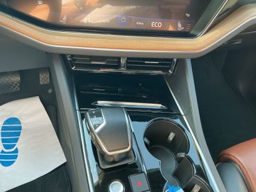 Volkswagen Touareg - 12