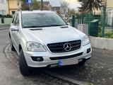 Mercedes-Benz ML 280 CDI 4MATIC - - Mercedes-Benz ML 280 mit Diesel-Antrieb