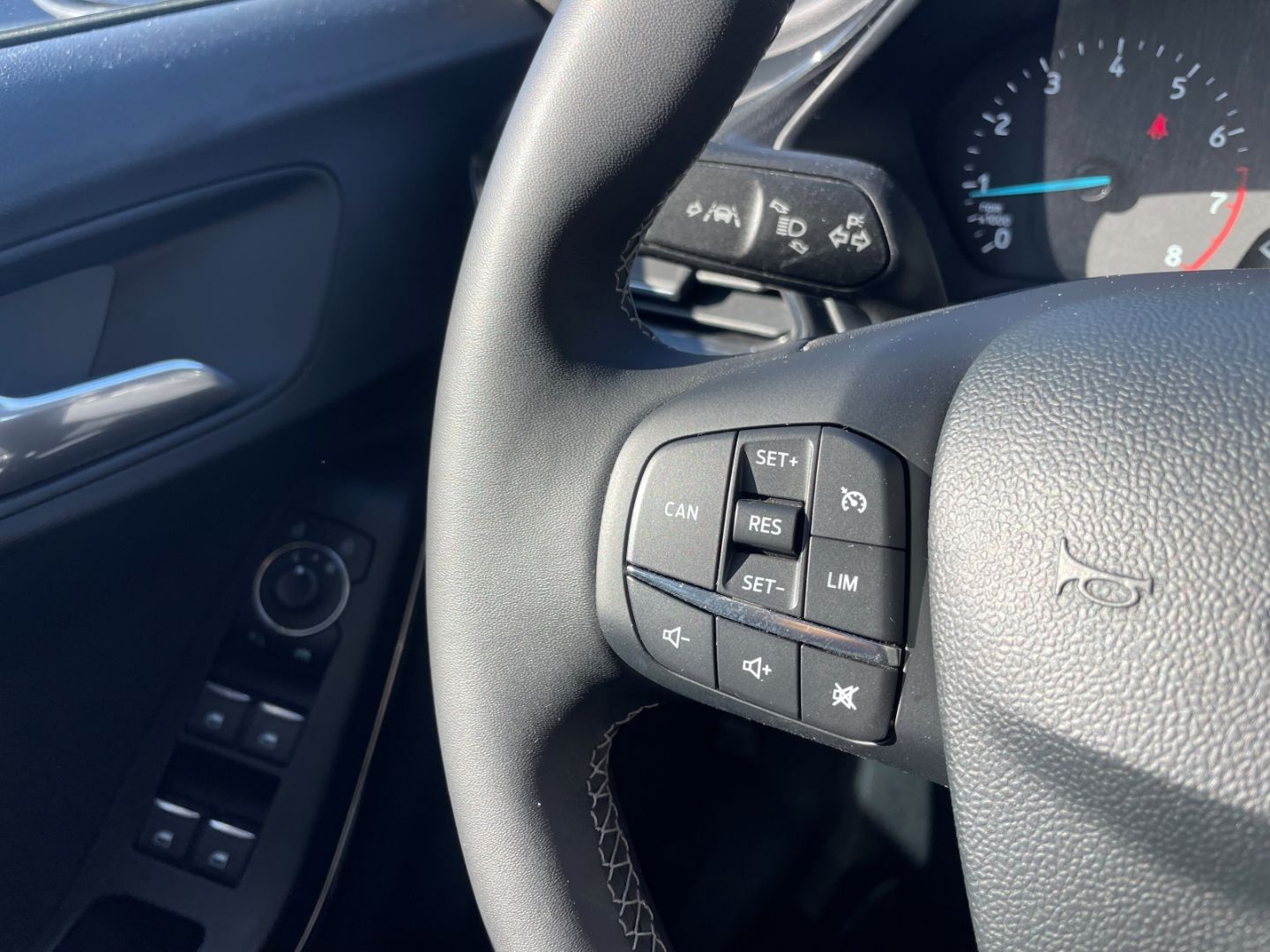 Fahrzeugabbildung Ford Puma Titanium Navi Rückf. Kamera Tempomat