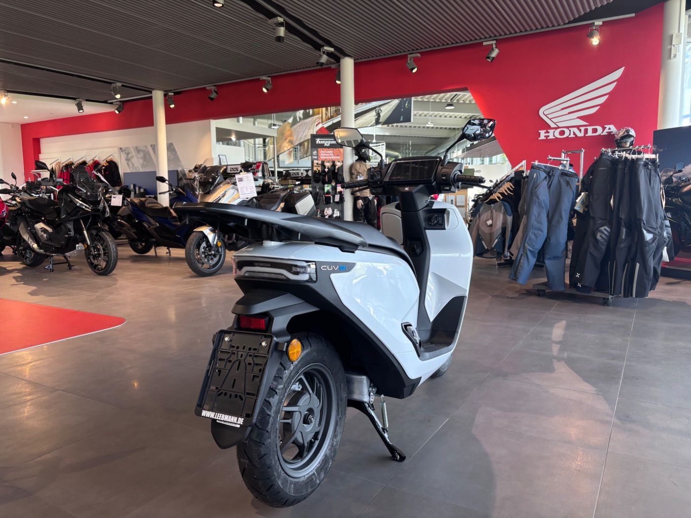 Fahrzeugabbildung Honda CUV e Connected Elektroroller