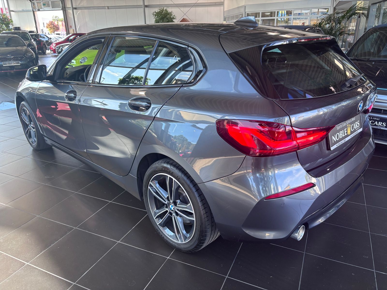 Fahrzeugabbildung BMW 118 i Sport Line KLIMA LED NAVI ALU