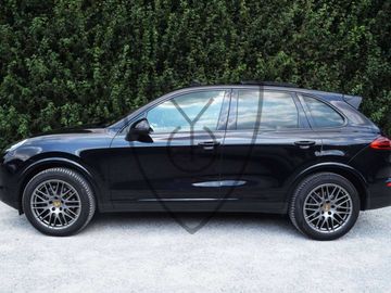 Porsche Cayenne - 2