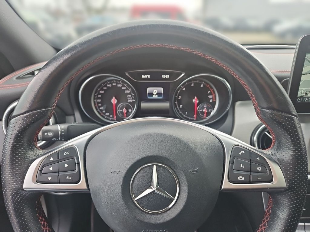 Fahrzeugabbildung Mercedes-Benz CLA 200 Coupé AMG Night Pano Sport LED Sound SHZ