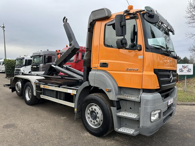 Mercedes-Benz AXOR 2540 6x2 HIAB HOOKLIFT - *149.000km* - EURO