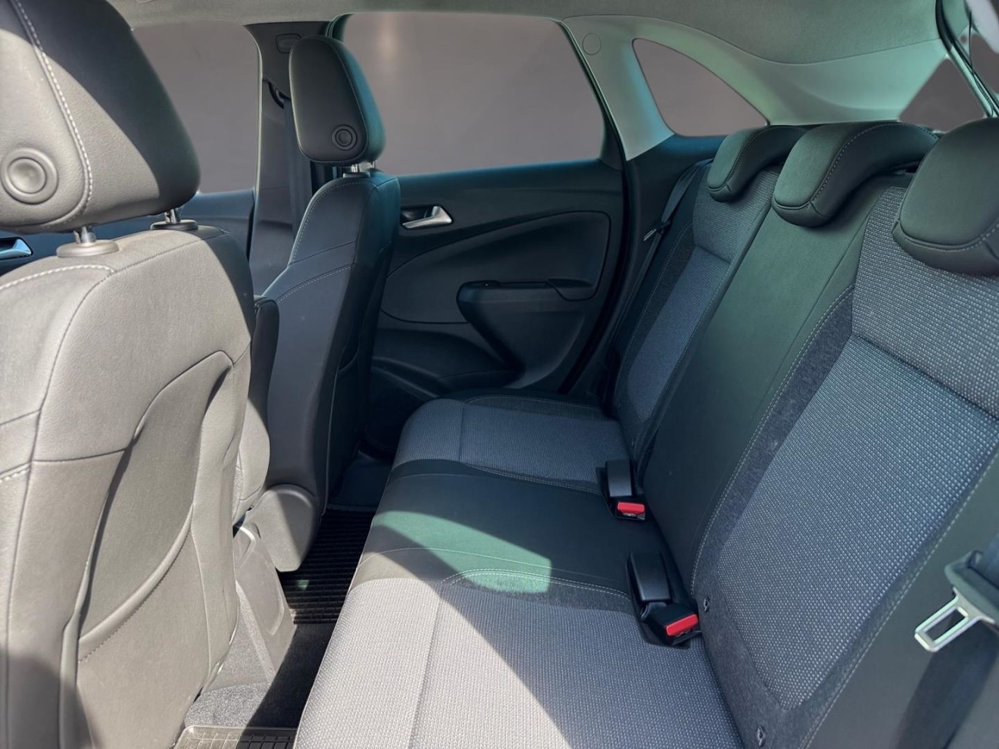 Fahrzeugabbildung Opel Crossland Elegance AHK-abnehmbar Navi LED Apple