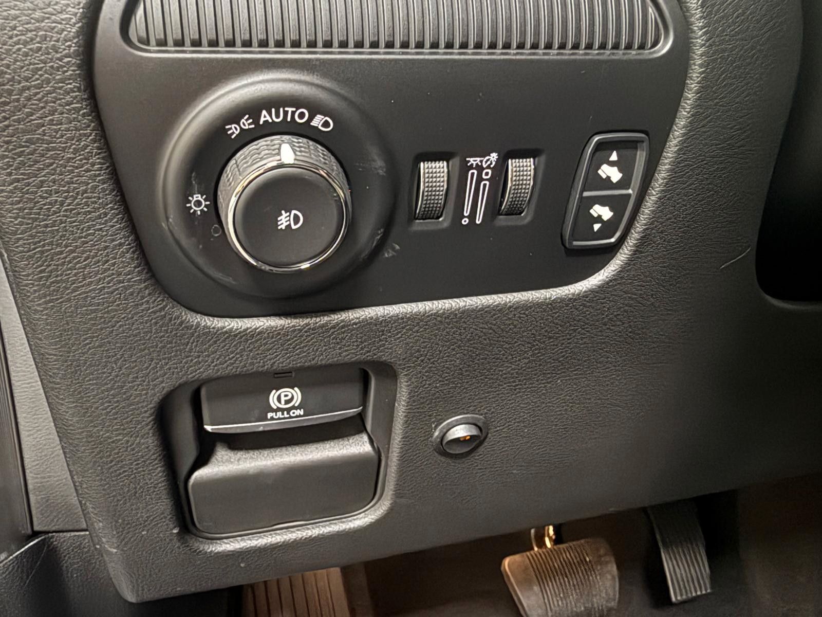 Fahrzeugabbildung Jeep WAGONEER SERIES III 5.7L-LUFTFED.-8 SITZE-LPG