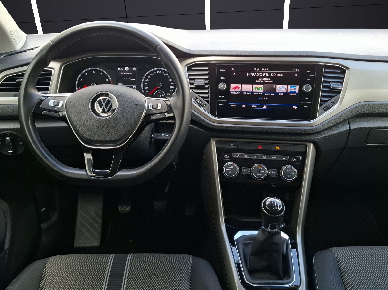 Fahrzeugabbildung Volkswagen T-Roc TSI Style LED AHK Navi ACC RFK SH LM