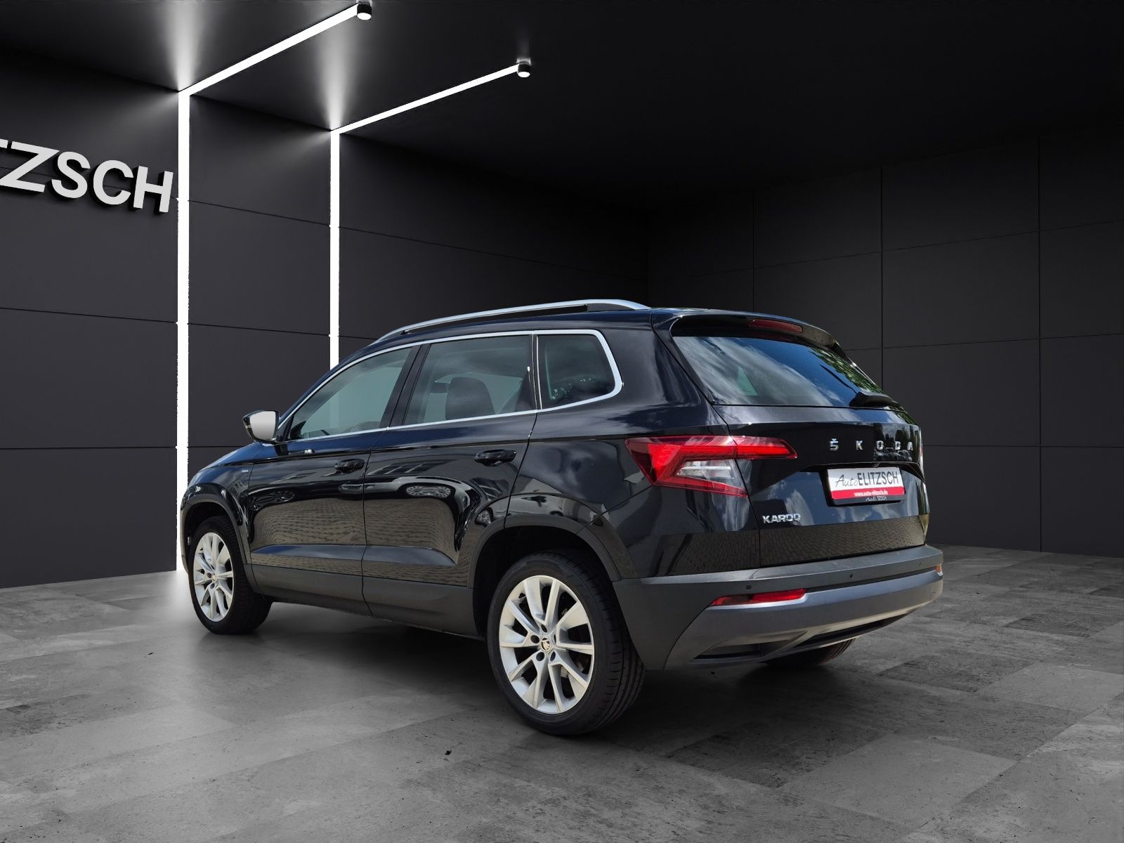 Fahrzeugabbildung SKODA Karoq TSI Clever DSG LED AHK Navi VC ACC RFK SH