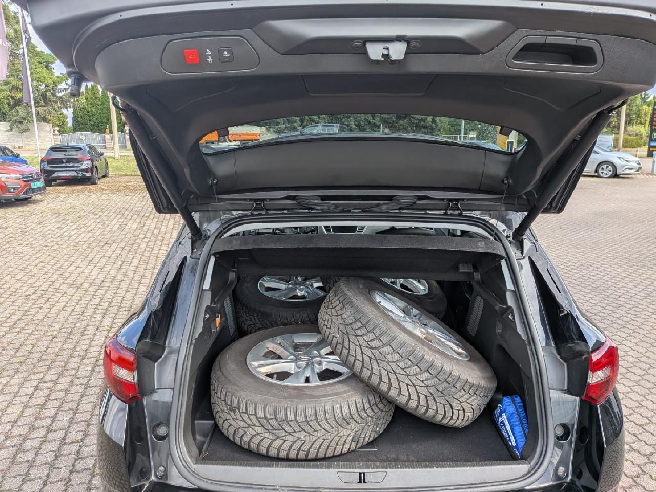 Fahrzeugabbildung Opel Grandland 1.6D Ultimate AT8 incl. WKR