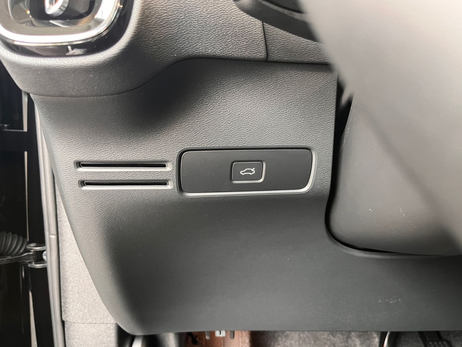 Fahrzeugabbildung Volvo XC40 Ultra Dark PANO AHK 21" 360° KAM