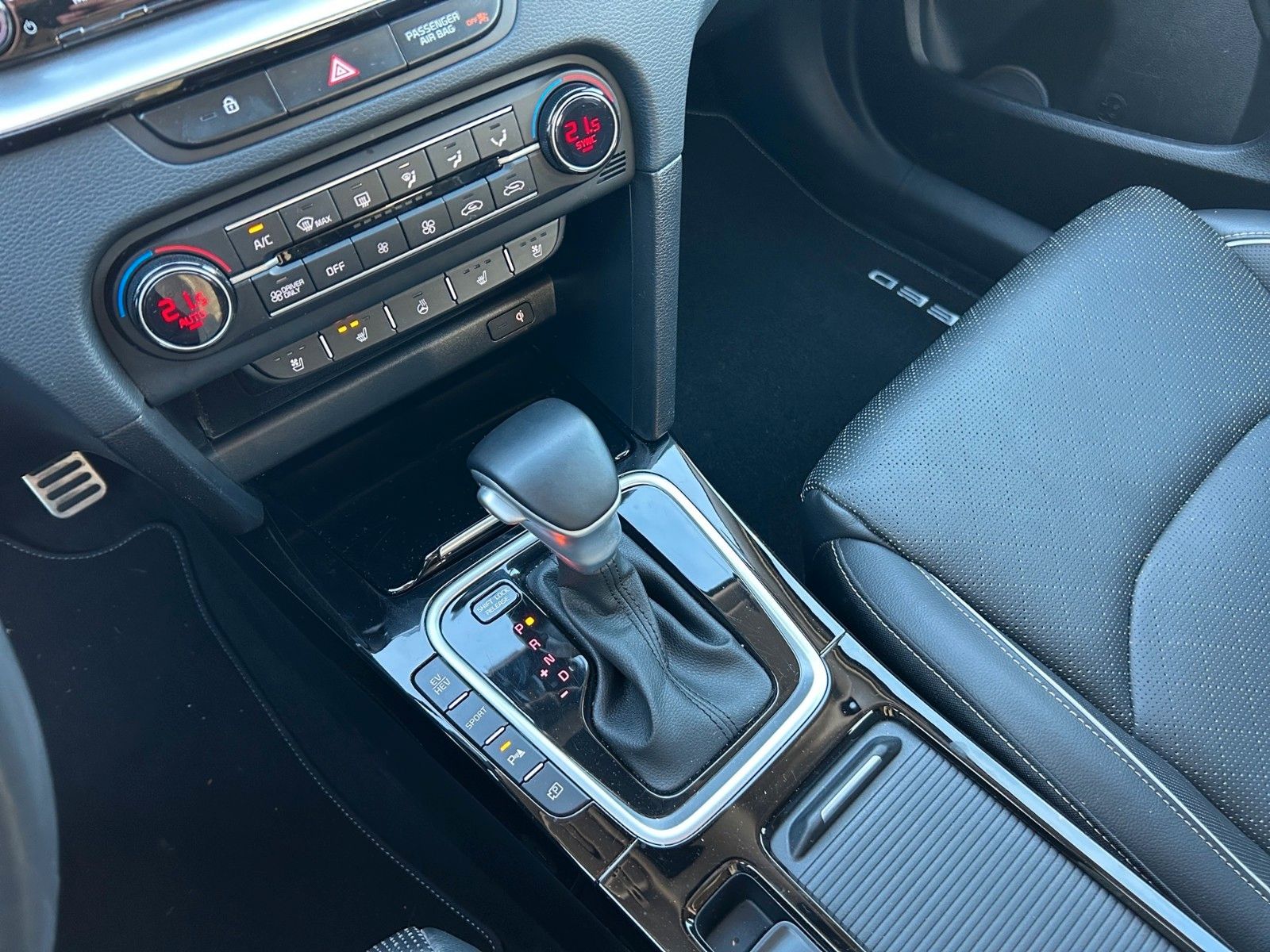 Fahrzeugabbildung Kia CEED KOMBI PHEV PLATINUM VOLL 1HD AHK GARANTIE29