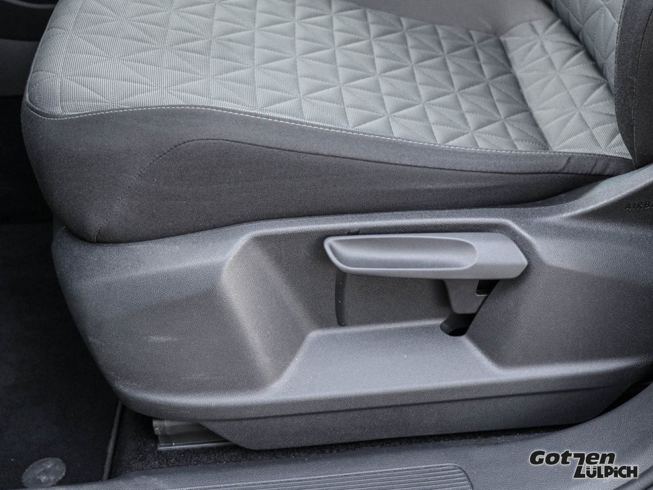 Fahrzeugabbildung Volkswagen Tiguan Life 1,5TSI Navi Winterpaket LED PDC