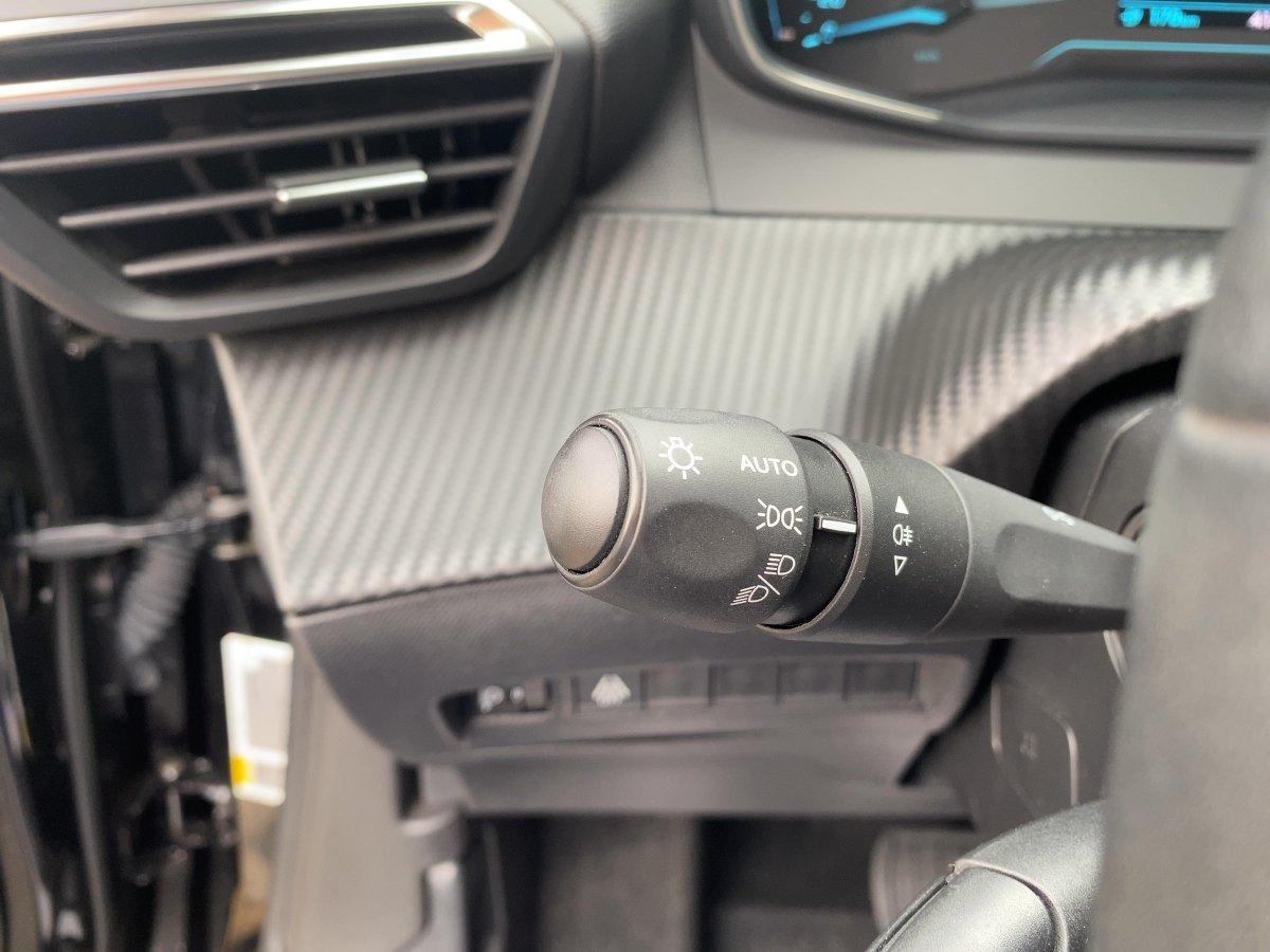 Peugeot 2008 e- Active Pack LED*Allwetter*Kamera*Navi*PD